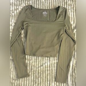 Green fitted long sleeve crop top